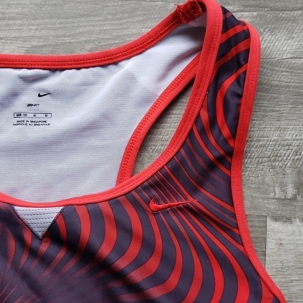 𝅺NWT Nike Women Dri-Fit Workout Top Black Red M